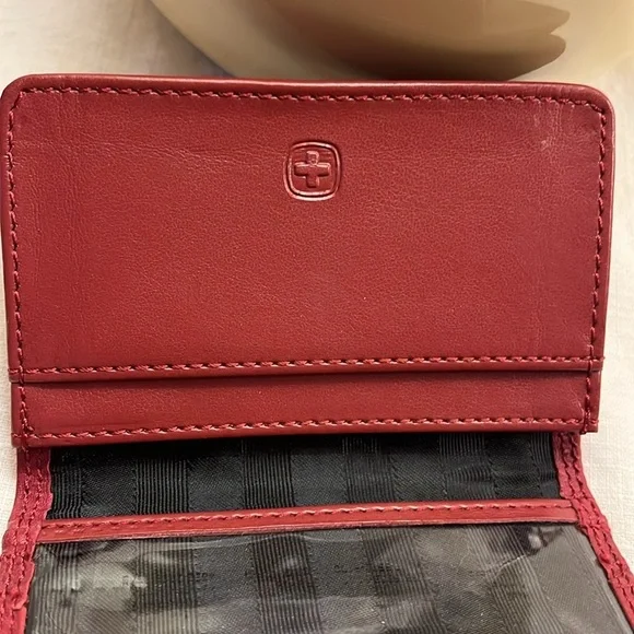 Wenger Red Leather Card Case Wallet Makers of the Genuine Swiss Army Knife - Picture 4 of 12